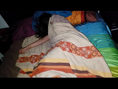 ❤️ ස්ටේප්සන් තම තරුණ සුළු මව නිදා සිටියදී ඇයට බැණ වදියි. ❤ Fuck video si.it-com.top ❌️
